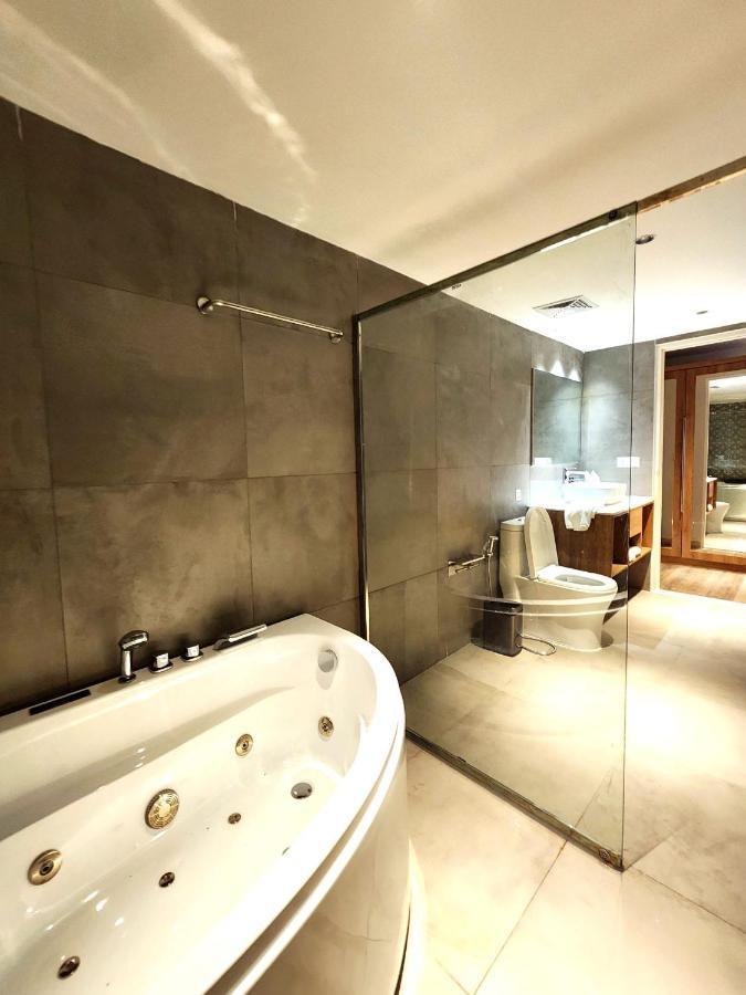 Zo Amalthea Hotel Patong Buitenkant foto