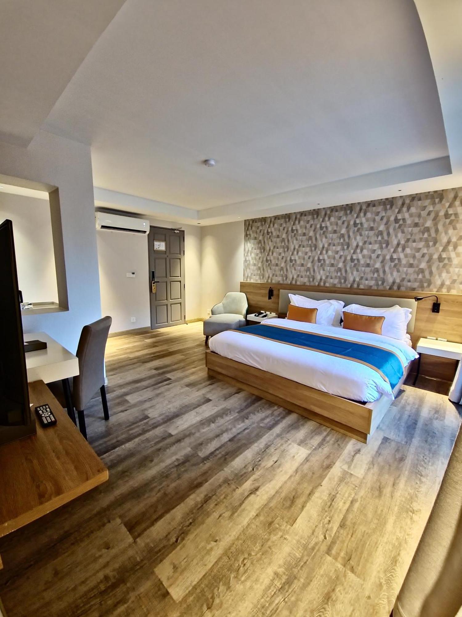 Zo Amalthea Hotel Patong Buitenkant foto